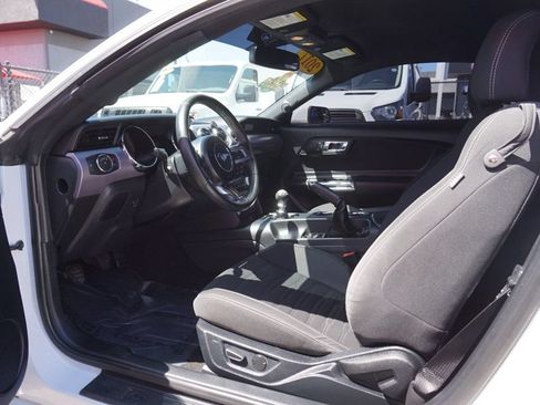 Used 2017 Ford Mustang GT RWD image 15
