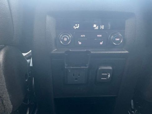 Used 2023 Chevrolet Traverse Premier FWD image 16