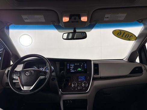 Used 2016 Toyota Sienna XLE w/ XLE Navigation Package FWD image 21