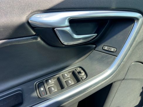 Used 2016 Volvo V60 T5 Premier w/ Convenience Package FWD image 28