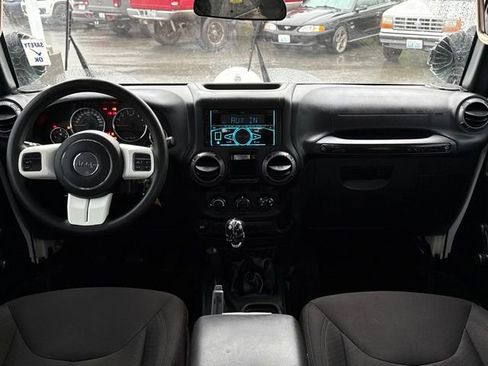 Used 2017 Jeep Wrangler Sport image 15