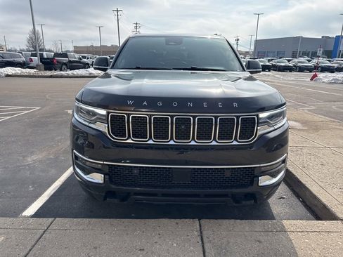 Used 2024 Jeep Wagoneer 4WD w/ Premium Group I image 2