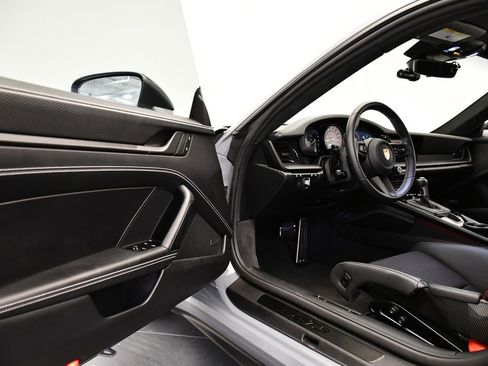 Used 2024 Porsche 911 GT3 image 39