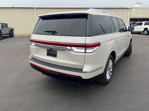 Used 2022 Lincoln Navigator Reserve image 4