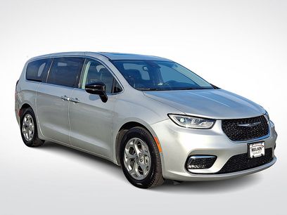 Used 2024 Chrysler Pacifica Limited