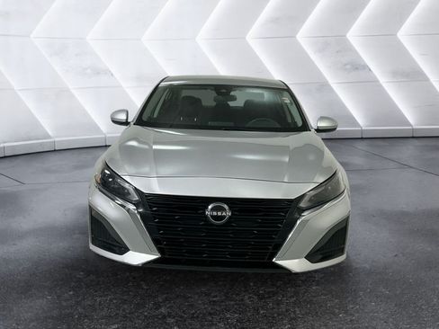 Used 2023 Nissan Altima 2.5 SV FWD image 2