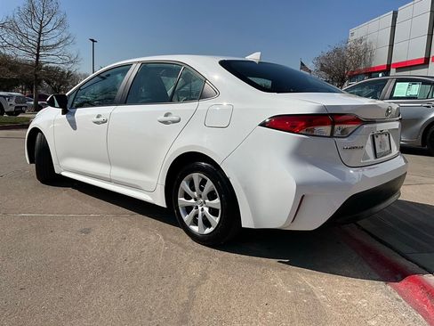 Used 2025 Toyota Corolla LE image 8