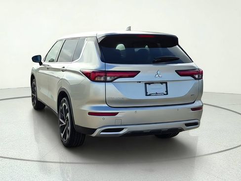 Used 2023 Mitsubishi Outlander SE FWD image 5