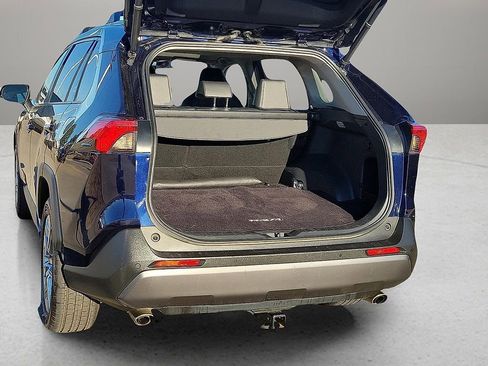 Used 2019 Toyota RAV4 Limited image 8