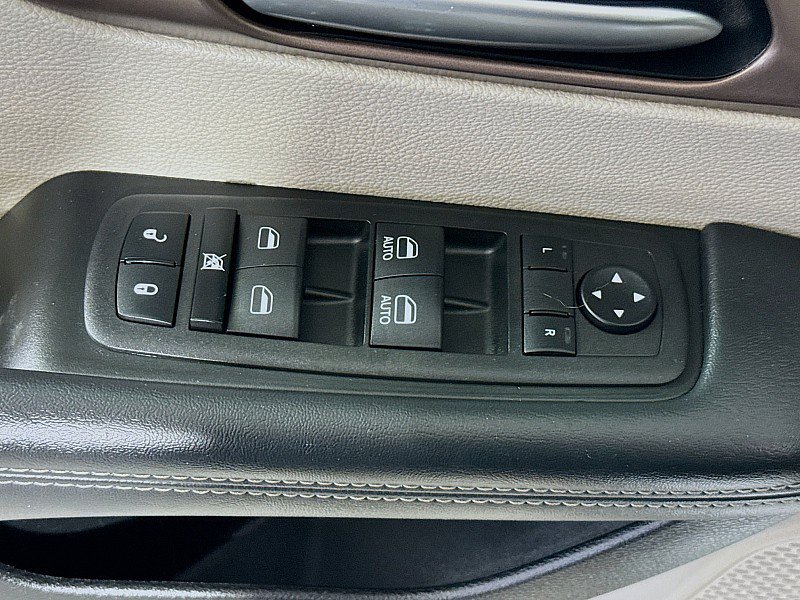 Used 2023 Chrysler Voyager LX FWD image 18