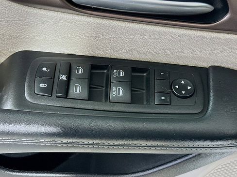 Used 2023 Chrysler Voyager LX image 18