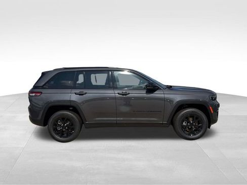 New 2025 Jeep Grand Cherokee Altitude RWD image 24