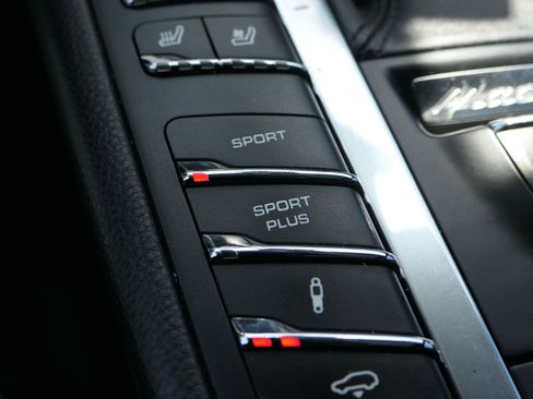 Used 2018 Porsche Macan Sport Edition w/ Premium Package Plus AWD/4WD image 22