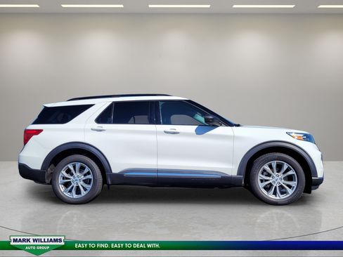 Used 2021 Ford Explorer XLT w/ Equipment Group 202A AWD/4WD image 2