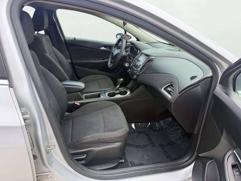 Used 2017 Chevrolet Cruze LT FWD image 12