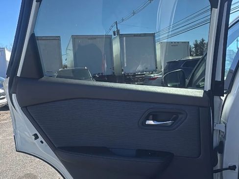 Used 2021 Nissan Rogue SV image 13