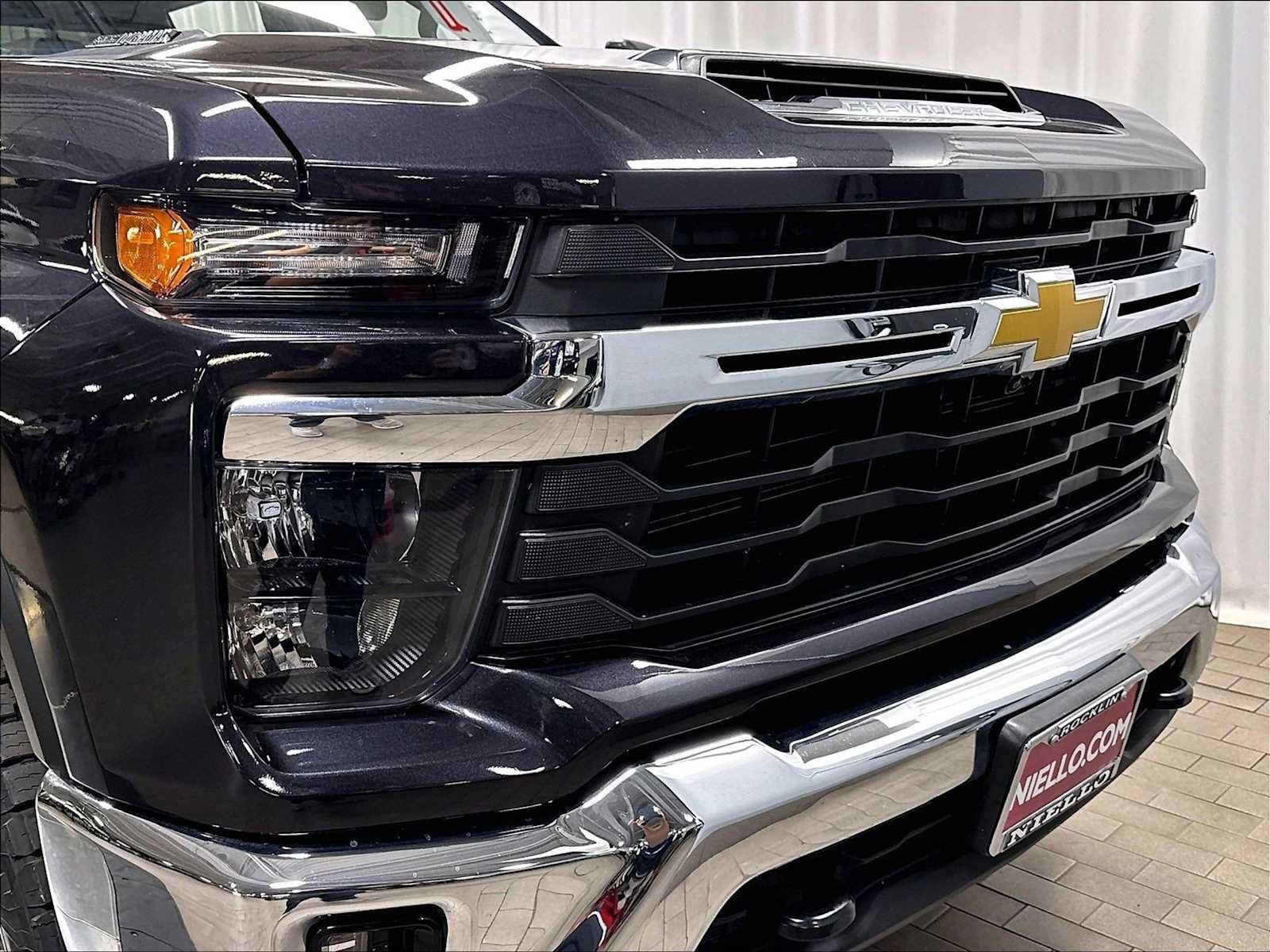 Used 2024 Chevrolet Silverado 2500 LT AWD/4WD image 32