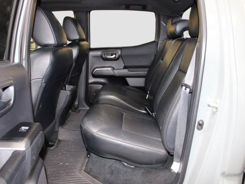 Used 2023 Toyota Tacoma TRD Sport w/ TRD Premium Sport Package AWD/4WD image 33