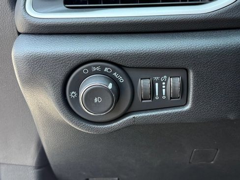 Used 2026 Chrysler Pacifica Select FWD image 23