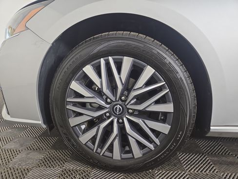 Used 2023 Nissan Altima 2.5 SV w/ SV Premium Package AWD/4WD image 35
