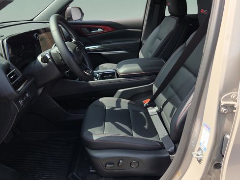 New 2026 Chevrolet Traverse Z71 w/ LPO, Floor Liner Package AWD/4WD image 9