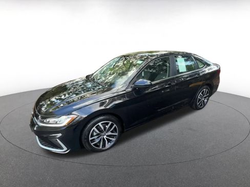 Used 2025 Volkswagen Jetta SE image 8