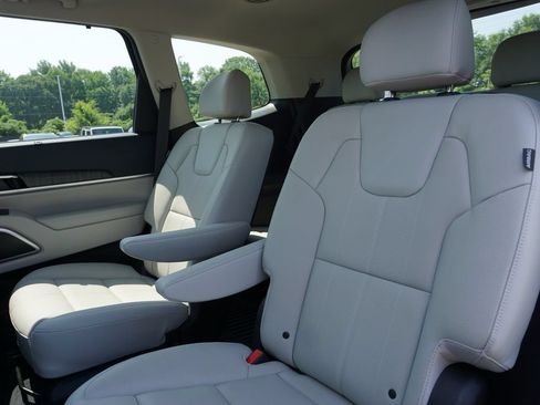Used 2025 Kia Telluride EX w/ EX Captain's Chair Package FWD image 14