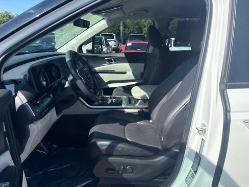 Used 2024 Kia Carnival LX FWD image 5