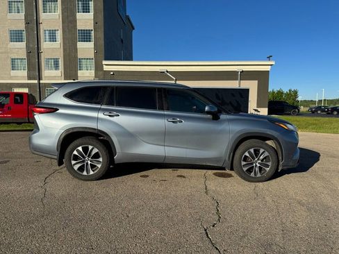 Used 2021 Toyota Highlander XLE AWD/4WD image 13