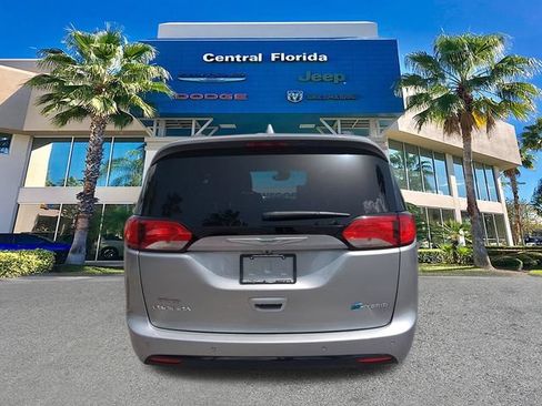 Used 2020 Chrysler Pacifica Limited w/ Quick Oder Package 2EV RED-S FWD image 6