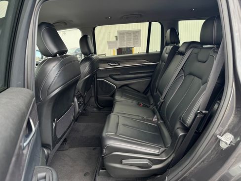 Used 2022 Jeep Grand Cherokee L Limited image 14