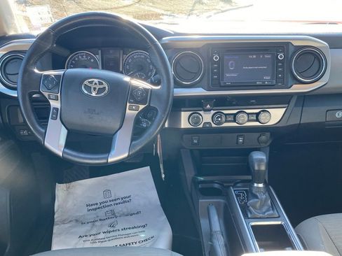 Used 2016 Toyota Tacoma SR image 8