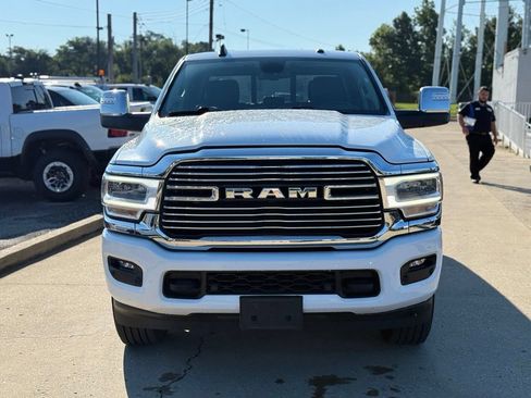 Used 2024 RAM 2500 Laramie AWD/4WD image 3