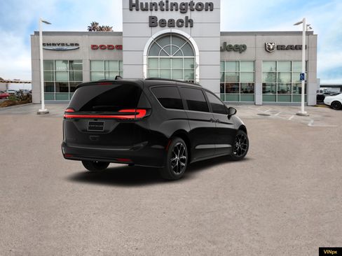 New 2026 Chrysler Pacifica Select w/ S Appearance Package FWD image 7