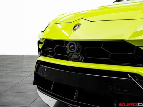 Used 2022 Lamborghini Urus *HIGH GLOSS BLACK STYLE PACKAG image 9
