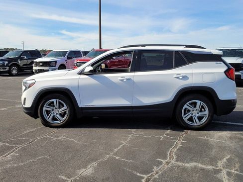 Used 2020 GMC Terrain SLE w/ Driver Convenience Package image 4