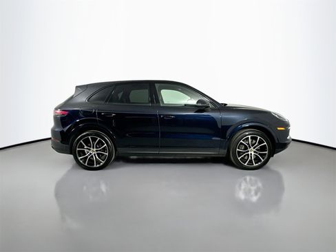 Certified 2023 Porsche Cayenne Platinum Edition image 8