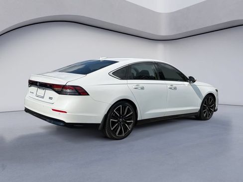 Used 2023 Honda Accord Touring image 5