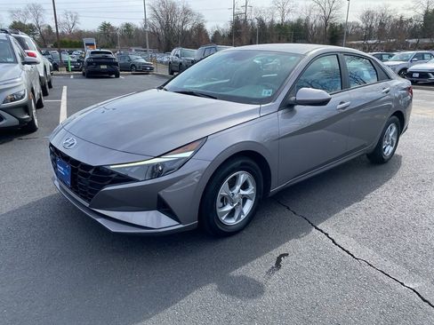 Certified 2023 Hyundai Elantra SE image 6