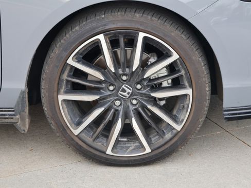 Used 2023 Honda Accord Touring image 11