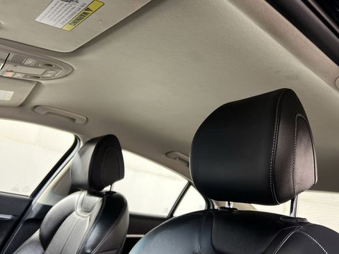 Used 2023 Genesis G70 2.0T image 22