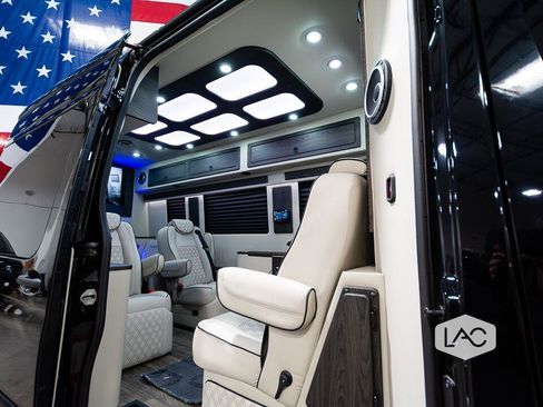 Used 2024 Mercedes-Benz Sprinter 3500 image 4