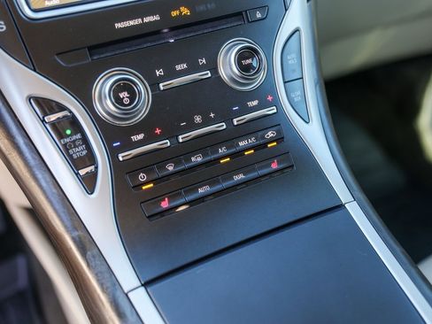 Used 2018 Lincoln MKX Select w/ Select Plus Package image 18