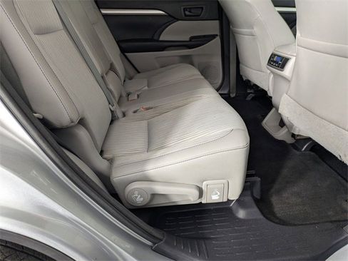 Used 2017 Toyota Highlander Plus image 33