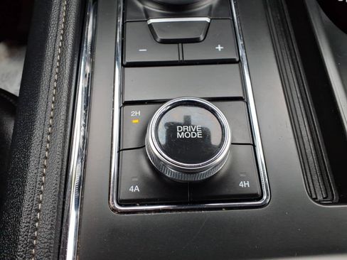 Used 2024 Ford Expedition XLT AWD/4WD image 23