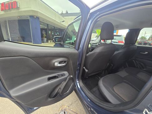 Used 2023 Jeep Renegade Latitude AWD/4WD image 15