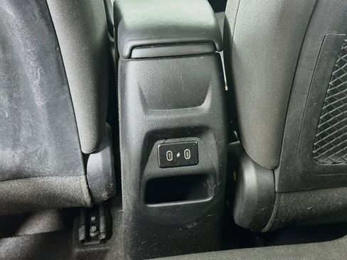 Used 2024 Hyundai Venue SEL FWD image 35