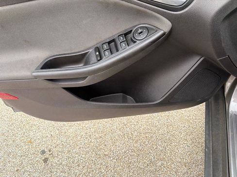 Used 2014 Ford Focus SE FWD image 13