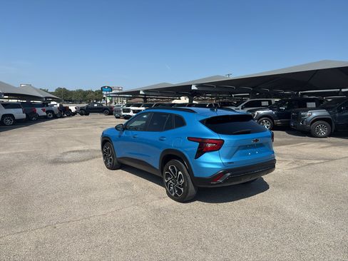 Certified 2025 Chevrolet Trax RS w/ Driver Confidence Package FWD image 8