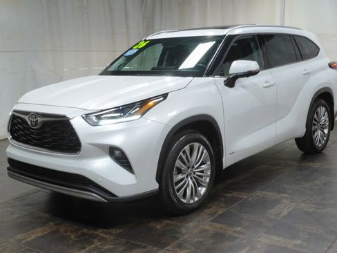 Used 2026 Toyota Highlander Platinum AWD/4WD image 2
